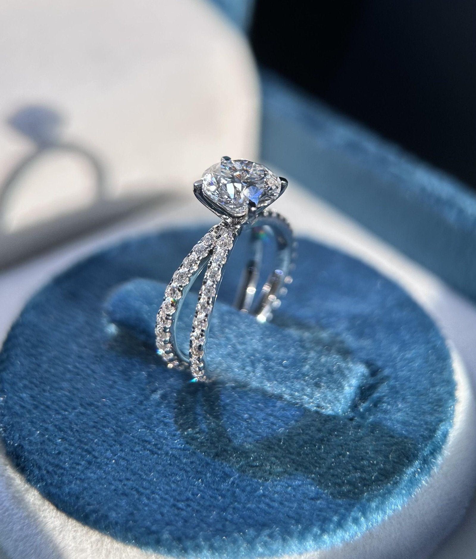 Round Brilliant Diamond Engagement Ring